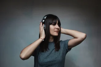 Noise-canceling Over-ear Headphones